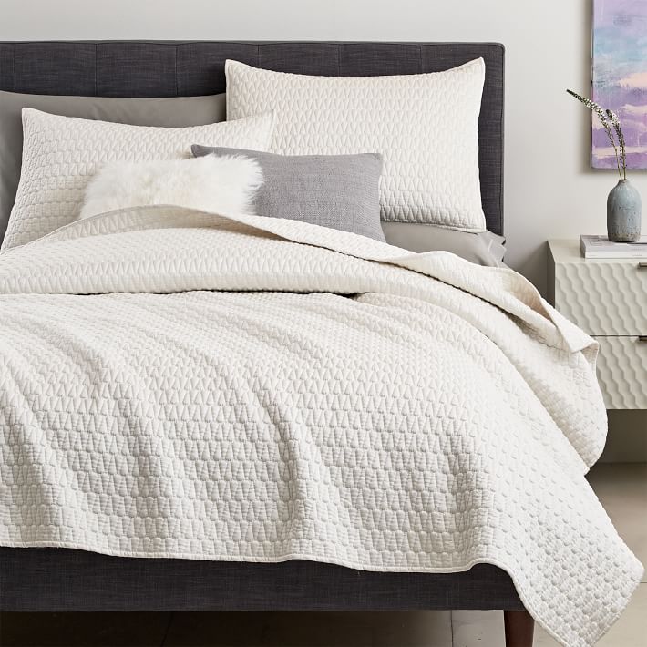 What is a Coverlet, Bedspread, Quilt? | The Housist